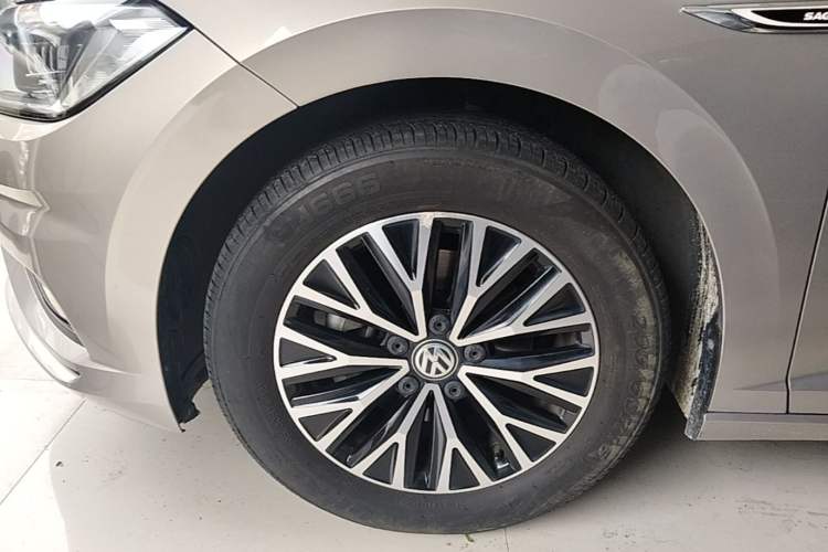 Used Volkswagen Sagitar 2020 280TSI DSG Comfort Version China VI Standard Left Front Wheel Hub
