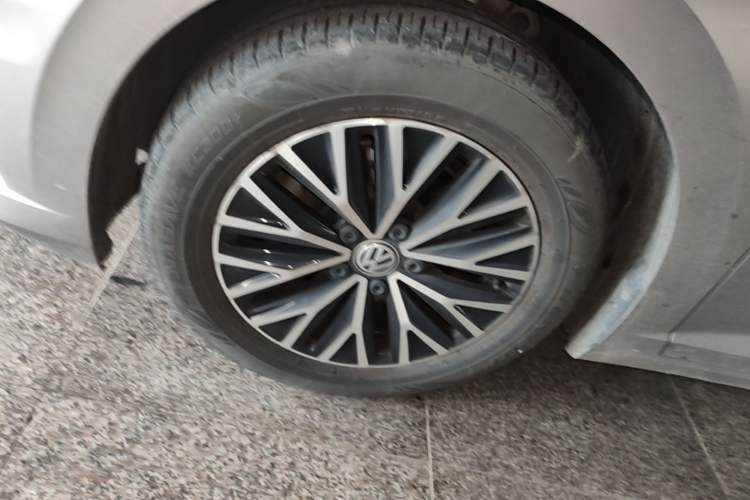 Used Volkswagen Sagitar 2020 280TSI DSG Comfort Version China VI Standard Left Front Wheel Hub