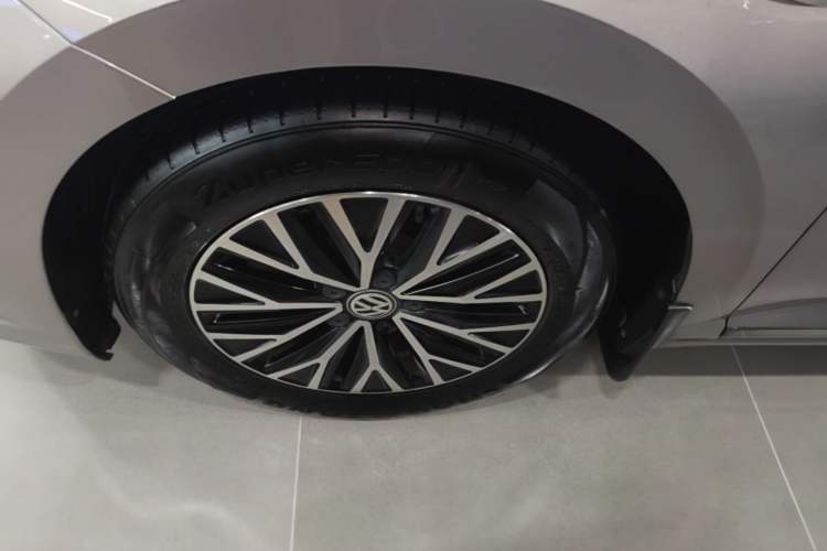 Used Volkswagen Sagitar 2020 280TSI DSG Comfort Version China VI Standard Left Front Wheel Hub