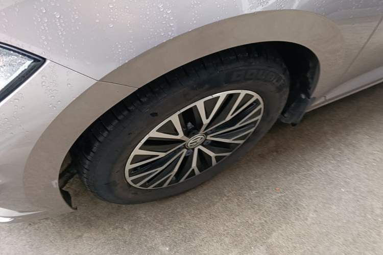 Used Volkswagen Sagitar 2020 200TSI DSG Comfort Version China VI Standard Left Front Wheel Hub