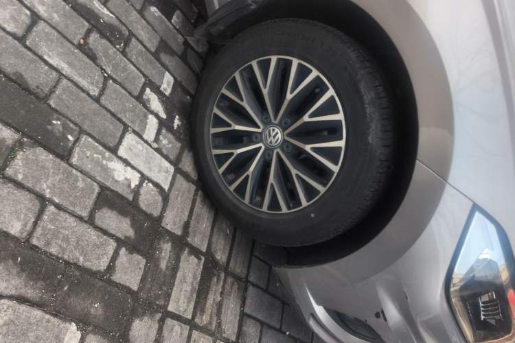 Used Volkswagen Sagitar 2020 280TSI DSG Comfort Version China VI Standard Right Front Wheel Hub