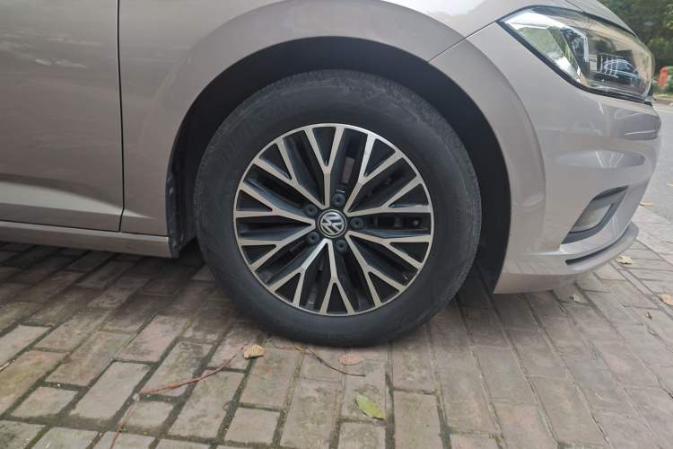 Used Volkswagen Sagitar 2020 280TSI DSG Comfort Version China VI Standard Right Front Wheel Hub