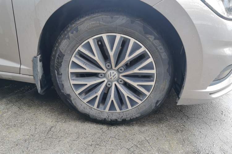 Used Volkswagen Sagitar 2020 200TSI DSG Comfort Version China VI Standard Right Front Wheel Hub