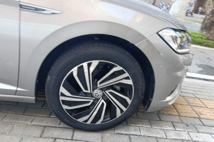 Used Volkswagen Sagitar 2020 280TSI DSG Luxury Version China VI Standard Right Front Wheel Hub