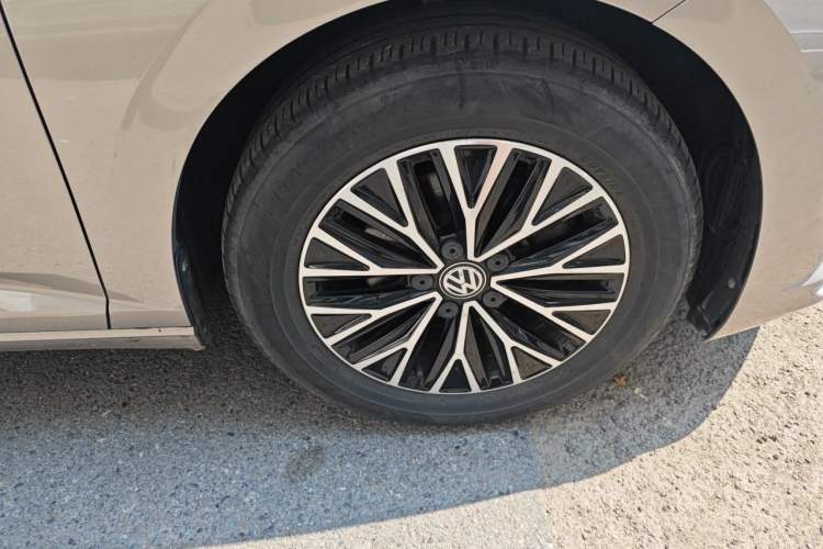 Used Volkswagen Sagitar 2020 280TSI DSG Comfort Version China VI Standard Right Front Wheel Hub