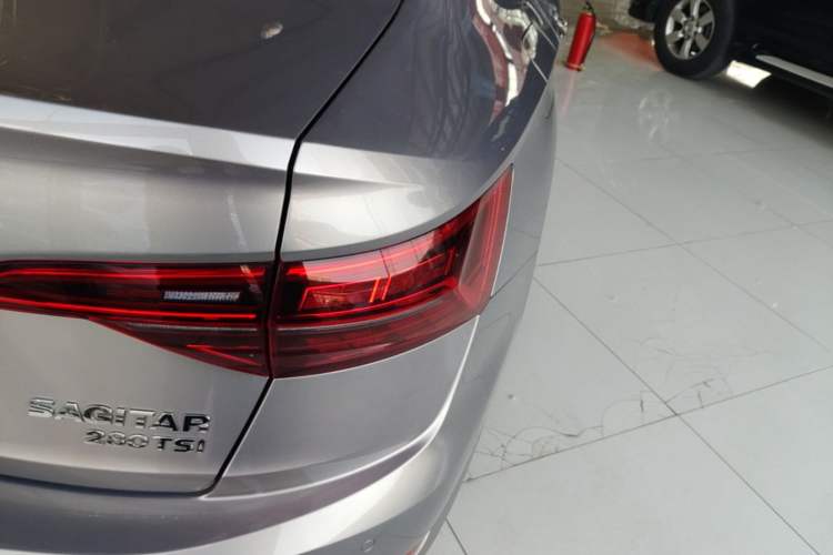 Used Volkswagen Sagitar 2020 280TSI DSG Comfort Version China VI Standard Right Rear Taillight