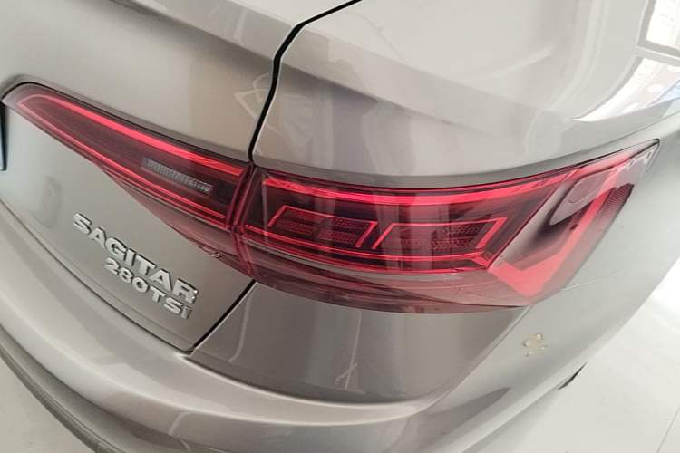 Used Volkswagen Sagitar 2020 280TSI DSG Comfort Version China VI Standard Right Rear Taillight