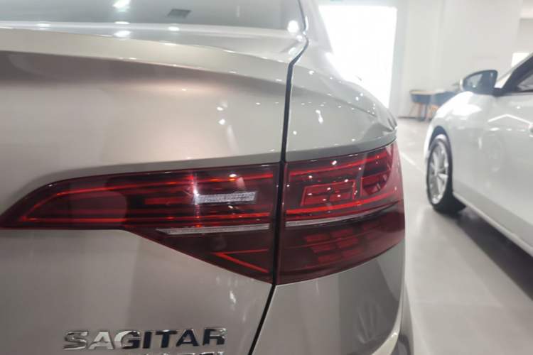 Used Volkswagen Sagitar 2020 280TSI DSG Comfort Version China VI Standard Right Rear Taillight
