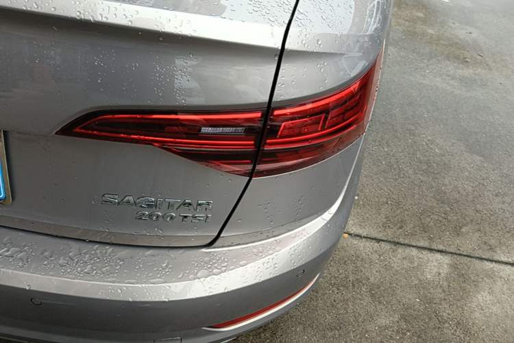 Used Volkswagen Sagitar 2020 200TSI DSG Comfort Version China VI Standard Right Rear Taillight
