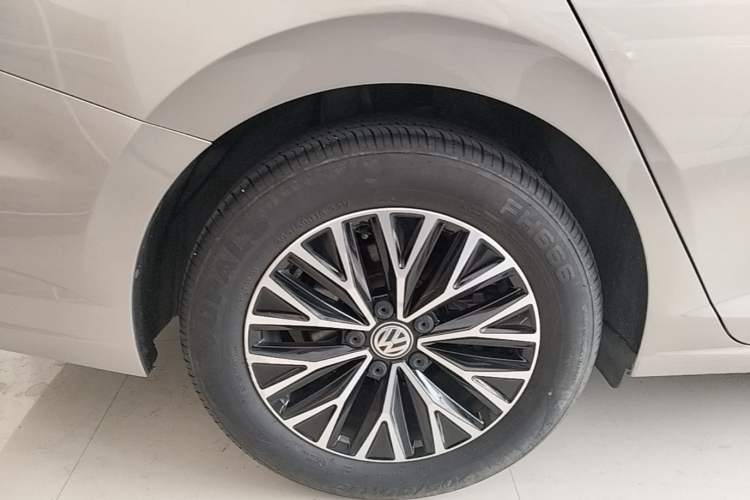 Used Volkswagen Sagitar 2020 280TSI DSG Comfort Version China VI Standard Right Rear Wheel Hub