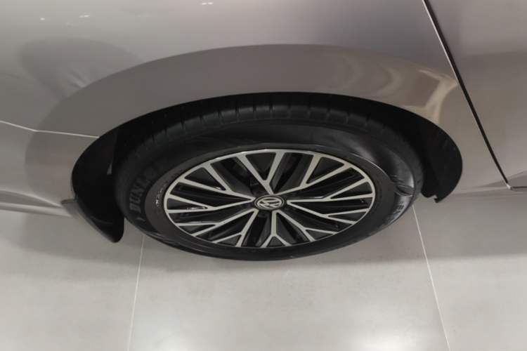 Used Volkswagen Sagitar 2020 280TSI DSG Comfort Version China VI Standard Right Rear Wheel Hub