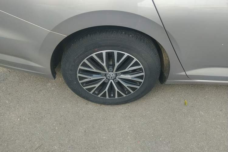 Used Volkswagen Sagitar 2020 280TSI DSG Comfort Version China VI Standard Right Rear Wheel Hub