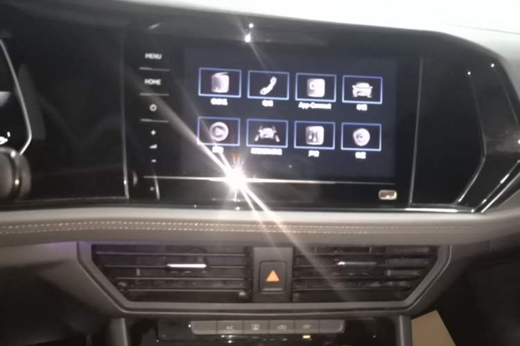 Used Volkswagen Sagitar 2021 280TSI DSG Excellence Edition Audio And AC Panel
