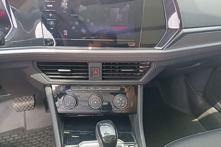 Used Volkswagen Sagitar 2021 200TSI DSG Comfort Connect Edition Audio And AC Panel
