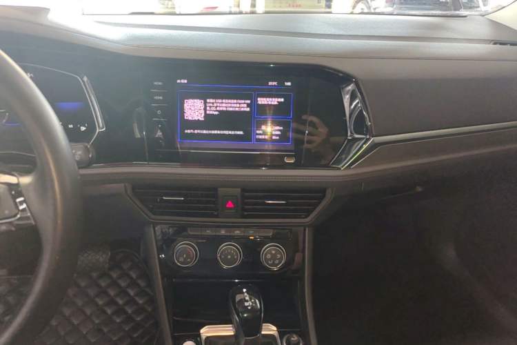 Used Volkswagen Sagitar 2021 200TSI DSG Comfort Connect Edition Audio And AC Panel