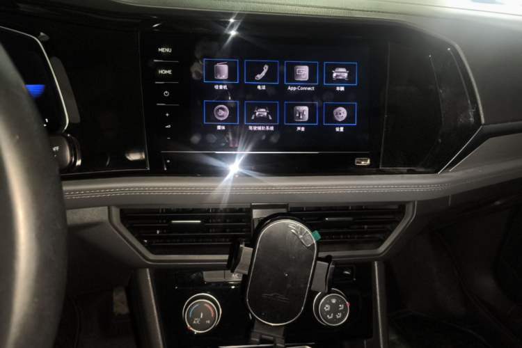 Used Volkswagen Sagitar 2021 280TSI DSG Comfort Connect Edition Audio And AC Panel