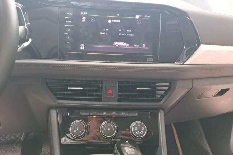 Used Volkswagen Sagitar 2021 280TSI DSG Comfort Connect Edition Audio And AC Panel