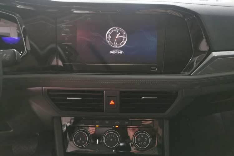 Used Volkswagen Sagitar 2021 280TSI DSG Comfort Connect Edition Audio And AC Panel