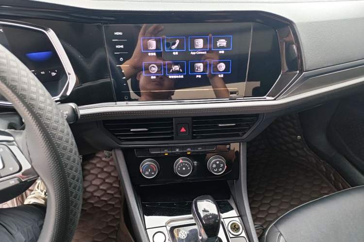 Used Volkswagen Sagitar 2021 280TSI DSG Comfort Connect Edition Audio And AC Panel