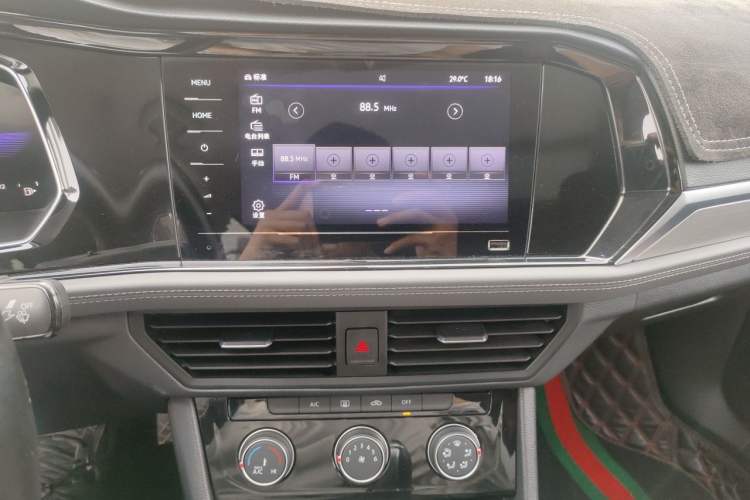 Used Volkswagen Sagitar 2021 200TSI DSG Comfort Connect Edition Audio And AC Panel