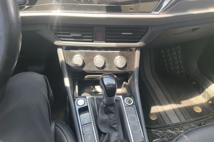 Used Volkswagen Sagitar 2021 280TSI DSG Excellence Edition Audio And AC Panel