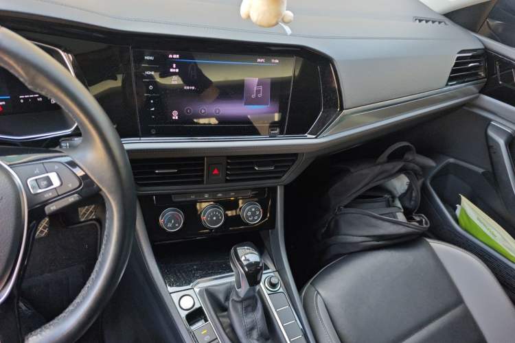 Used Volkswagen Sagitar 2021 280TSI DSG Comfort Connect Edition Audio And AC Panel