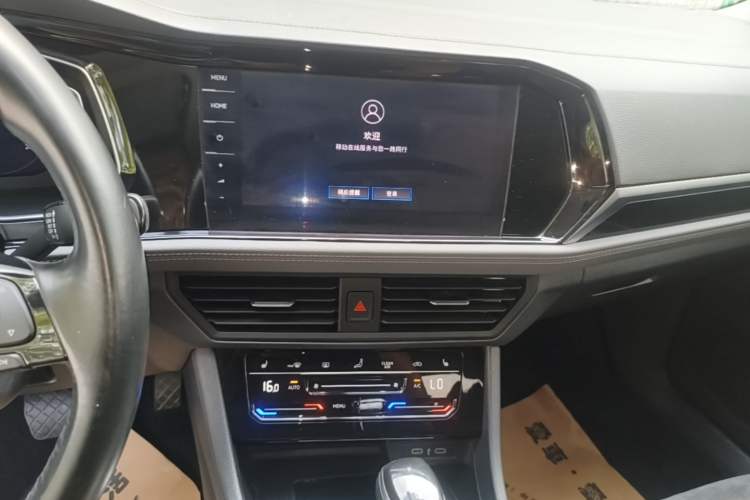 Used Volkswagen Sagitar 2021 280TSI DSG Luxury Smart Connectivity Edition Audio And AC Panel