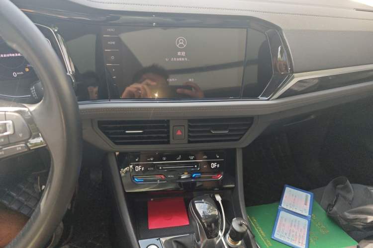 Used Volkswagen Sagitar 2021 280TSI DSG Luxury Smart Connectivity Edition Audio And AC Panel