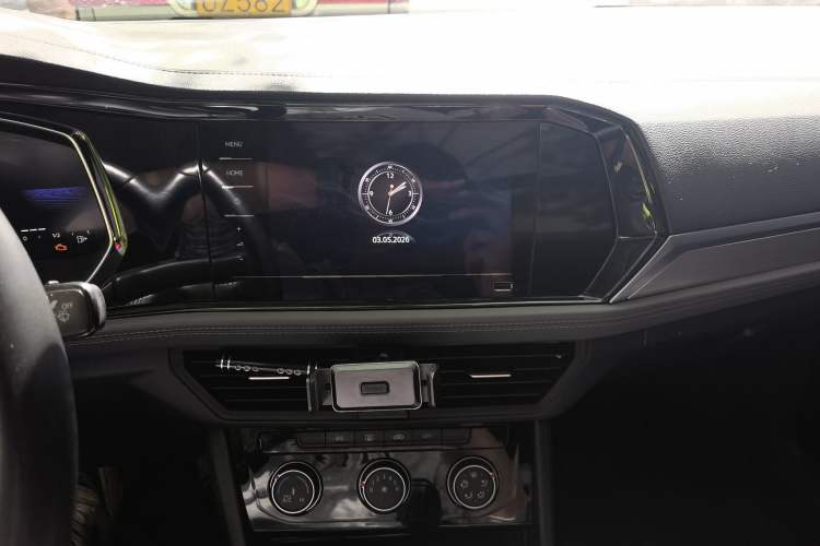Used Volkswagen Sagitar 2021 280TSI DSG Comfort Connect Edition Audio And AC Panel
