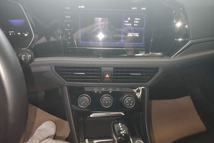 Used Volkswagen Sagitar 2021 280TSI DSG Comfort Connect Edition Audio And AC Panel