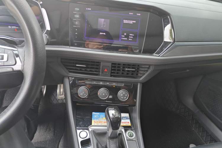 Used Volkswagen Sagitar 2021 200TSI DSG Comfort Connect Edition Audio And AC Panel