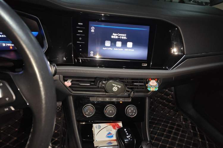 Used Volkswagen Sagitar 2021 280TSI DSG Comfort Connect Edition Audio And AC Panel
