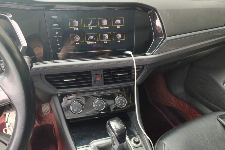 Used Volkswagen Sagitar 2021 280TSI DSG Comfort Connect Edition Audio And AC Panel