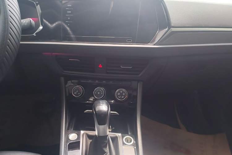 Used Volkswagen Sagitar 2021 280TSI DSG Comfort Connect Edition Audio And AC Panel