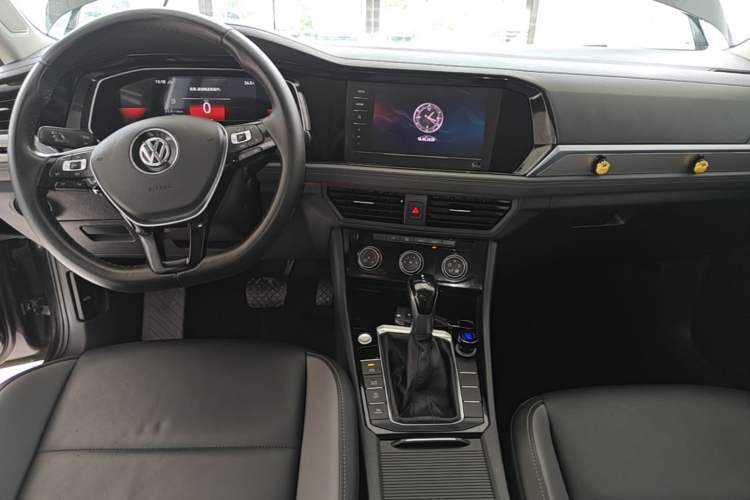 Used Volkswagen Sagitar 2021 280TSI DSG Comfort Connect Edition Center Console