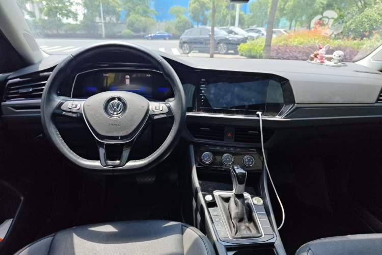 Used Volkswagen Sagitar 2021 280TSI DSG Comfort Connect Edition Center Console