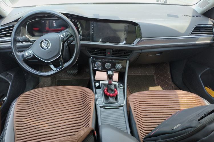 Used Volkswagen Sagitar  Center Console