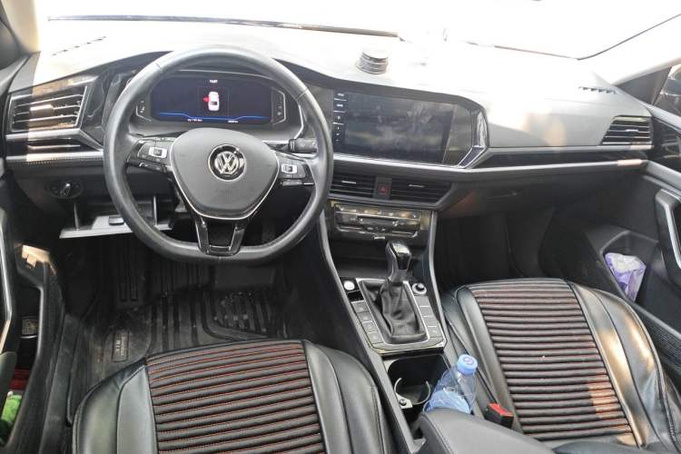 Used Volkswagen Sagitar 2021 280TSI DSG Luxury Smart Connectivity Edition Center Console
