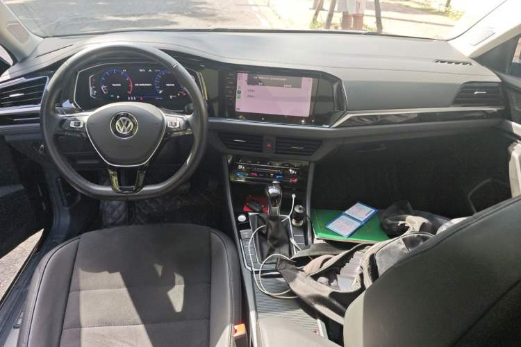 Used Volkswagen Sagitar 2021 280TSI DSG Luxury Smart Connectivity Edition Center Console