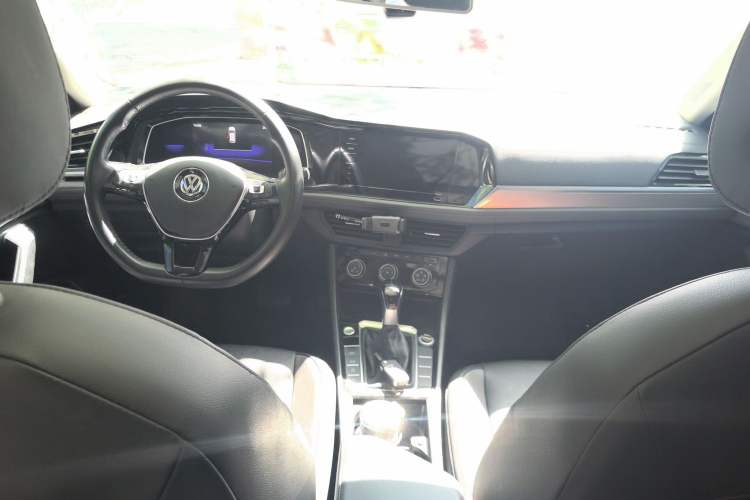 Used Volkswagen Sagitar 2021 280TSI DSG Comfort Connect Edition Center Console