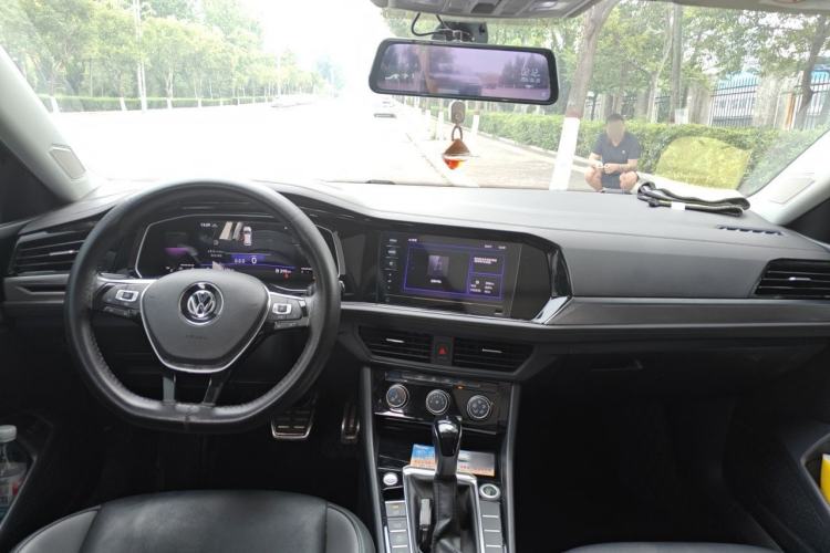 Used Volkswagen Sagitar 2021 200TSI DSG Comfort Connect Edition Center Console