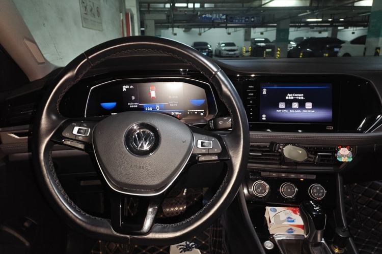 Used Volkswagen Sagitar 2021 280TSI DSG Comfort Connect Edition Center Console