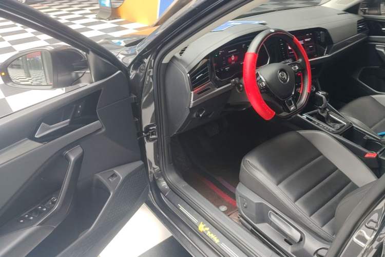 Used Volkswagen Sagitar 2021 280TSI DSG Excellence Edition Driver Seat