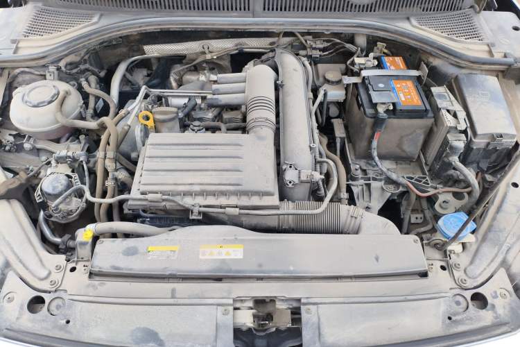 Used Volkswagen Sagitar  Engine Bay