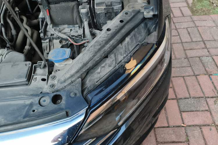 Used Volkswagen Sagitar 2021 280TSI DSG Excellence Edition Engine Bay Left