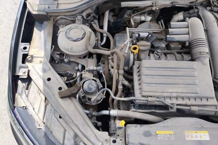 Used Volkswagen Sagitar  Engine Bay Right