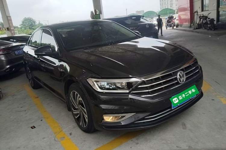 Used Volkswagen Sagitar 2021 280TSI DSG Excellence Edition Front Right 45 Deg
