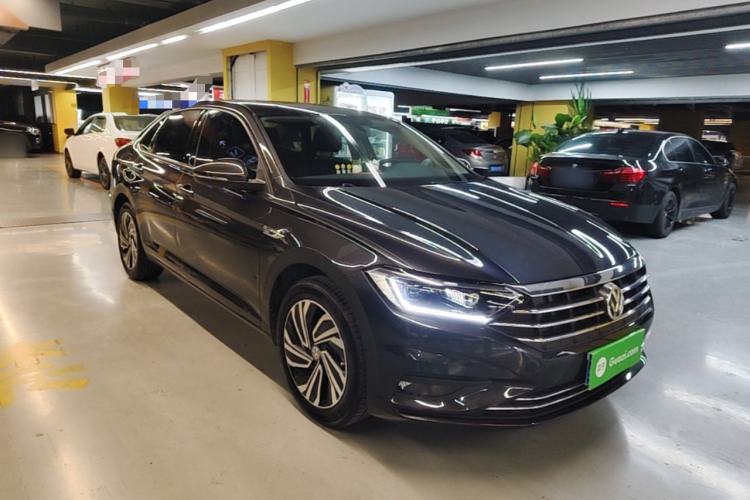 Used Volkswagen Sagitar 2021 280TSI DSG Excellence Edition Front Right 45 Deg