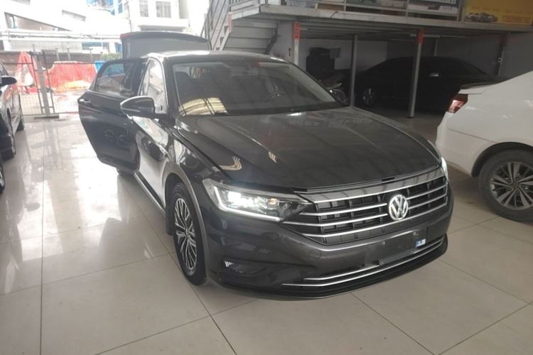 Used Volkswagen Sagitar 2021 280TSI DSG Comfort Connect Edition Front Right 45 Deg