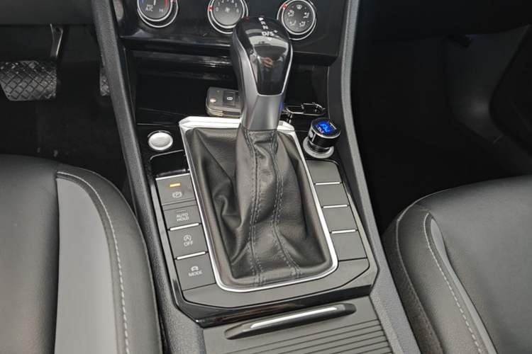Used Volkswagen Sagitar 2021 280TSI DSG Comfort Connect Edition Gear Lever